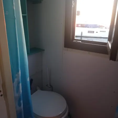 Houseboat Bluseadream Dolphin 2 بوتيل