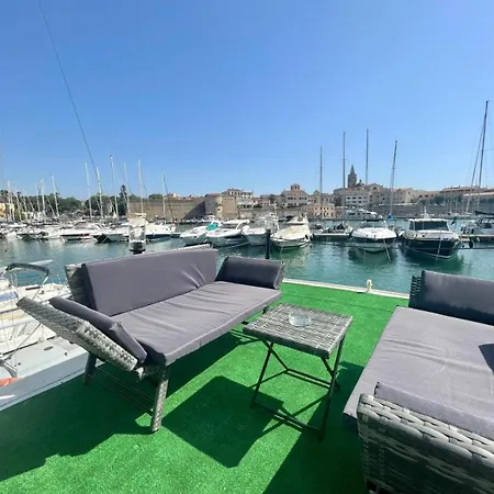 بوتيل Houseboat Bluseadream Dolphin 2 *