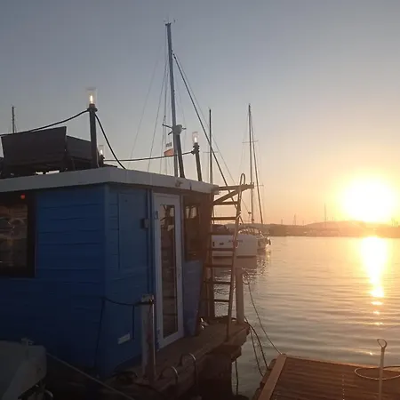 Houseboat Bluseadream Dolphin 2 بوتيل