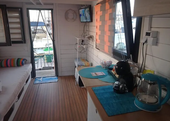 بوتيل Houseboat Bluseadream Dolphin 2 ألغيرو
