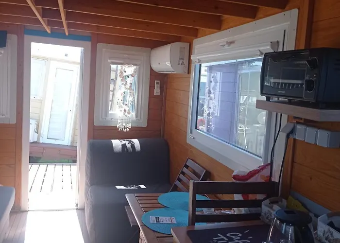 Houseboat Bluseadream Dolphin 2 Botel