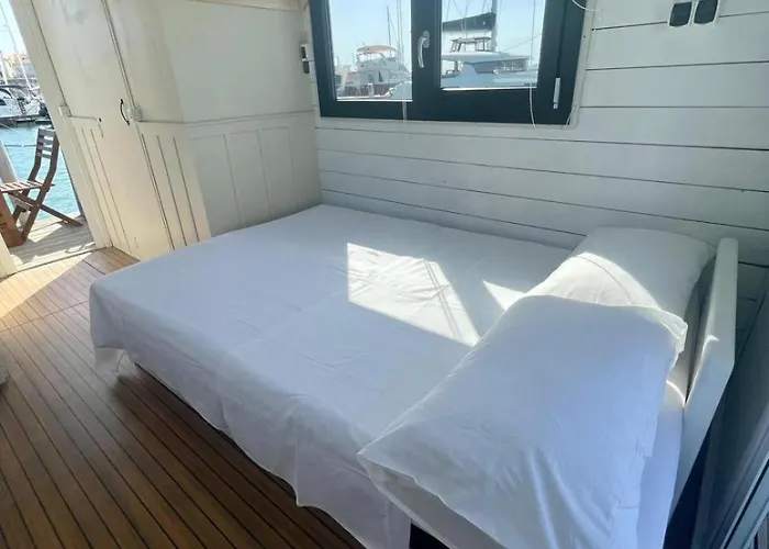 Botel Houseboat Bluseadream Dolphin 2 *