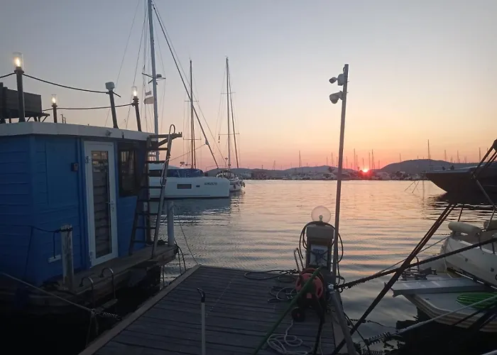 Botel Houseboat Bluseadream Dolphin 2 Alghero