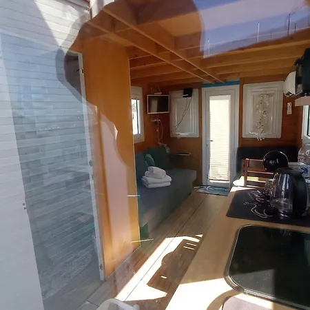 Houseboat Bluseadream Alghero 船屋 *
