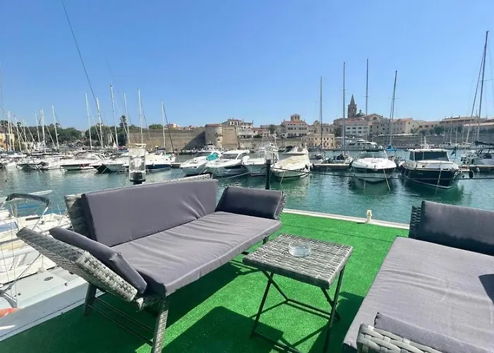 Botel Houseboat Bluseadream Dolphin 2 *